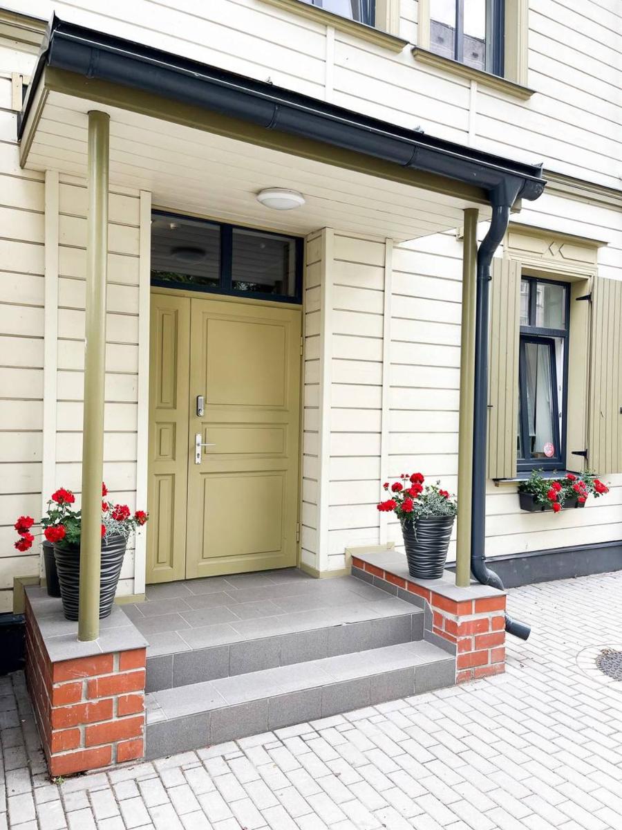 Bright Spacious apartment in Riga with Free parking - Housity