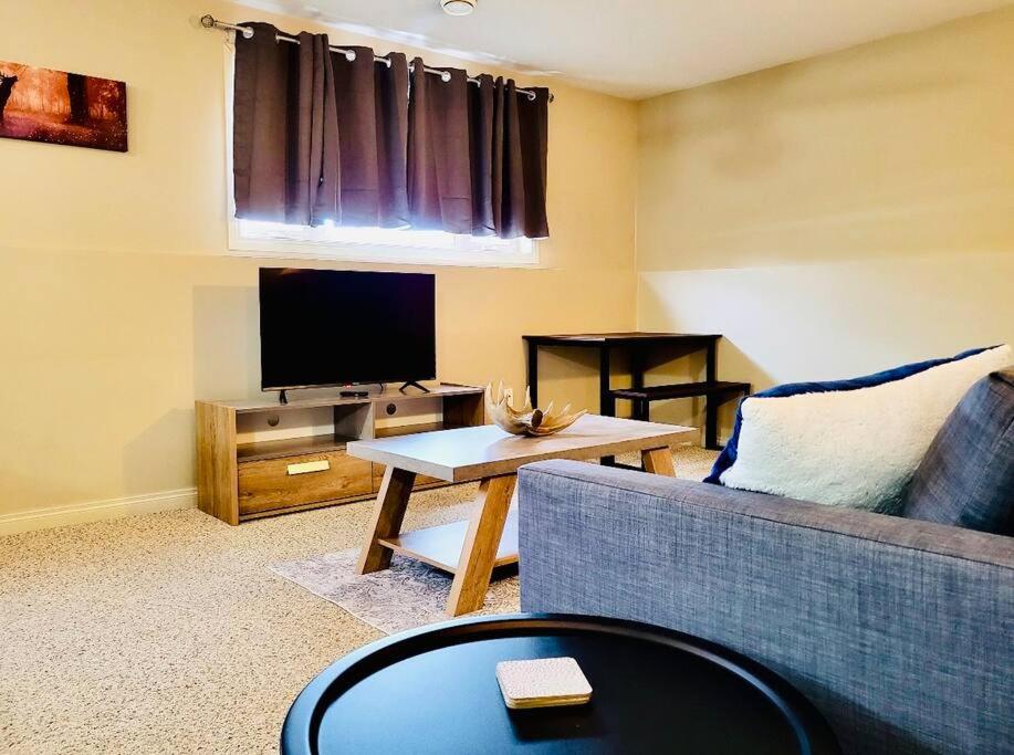 Spacious Basement suite - Housity
