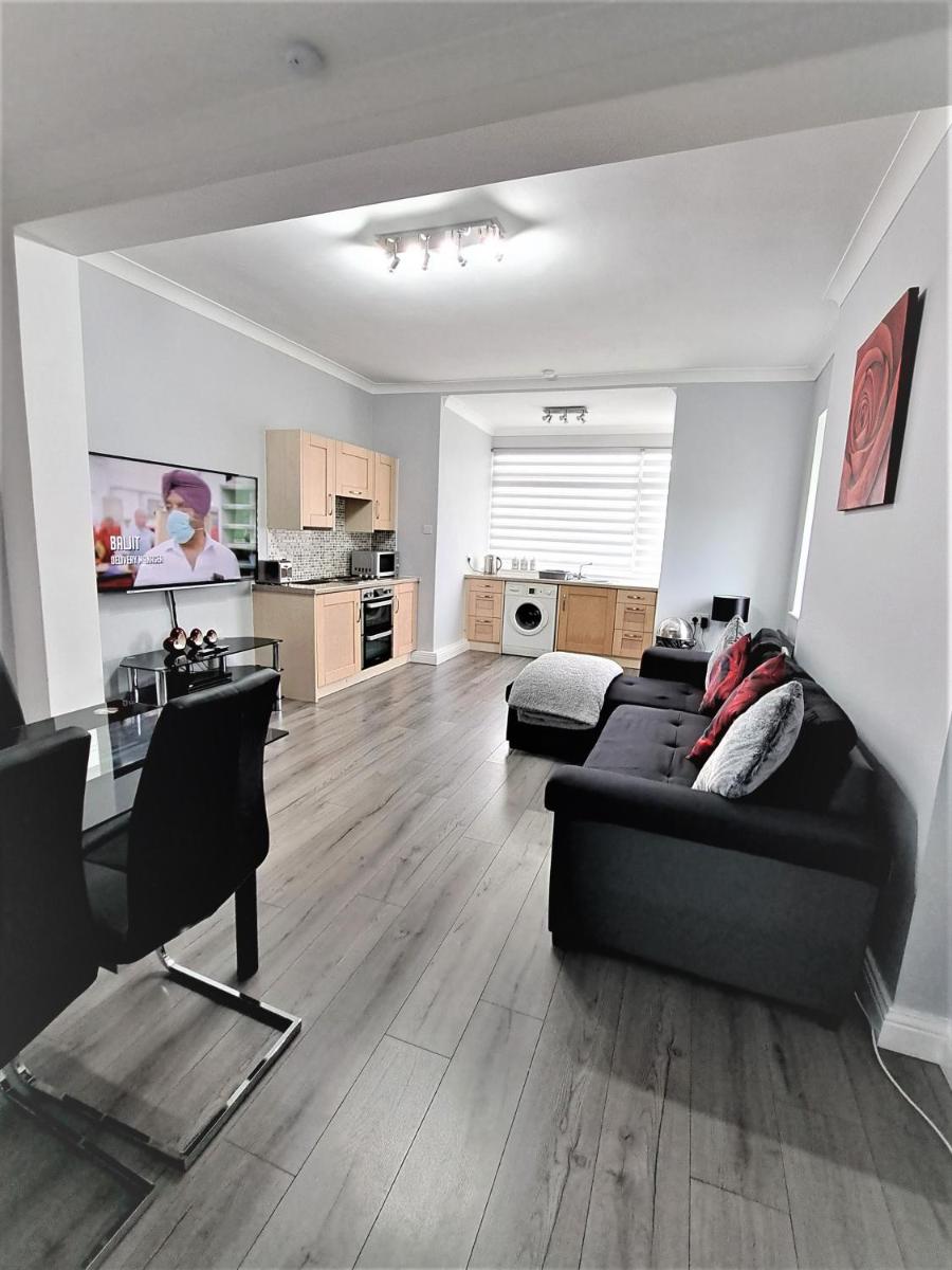 Large Flat quite location Modern and well equipped - Housity