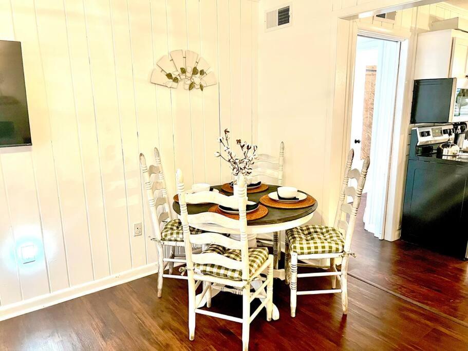 Farmhouse At The Quadruplex; Beautiful, Spacious - Housity