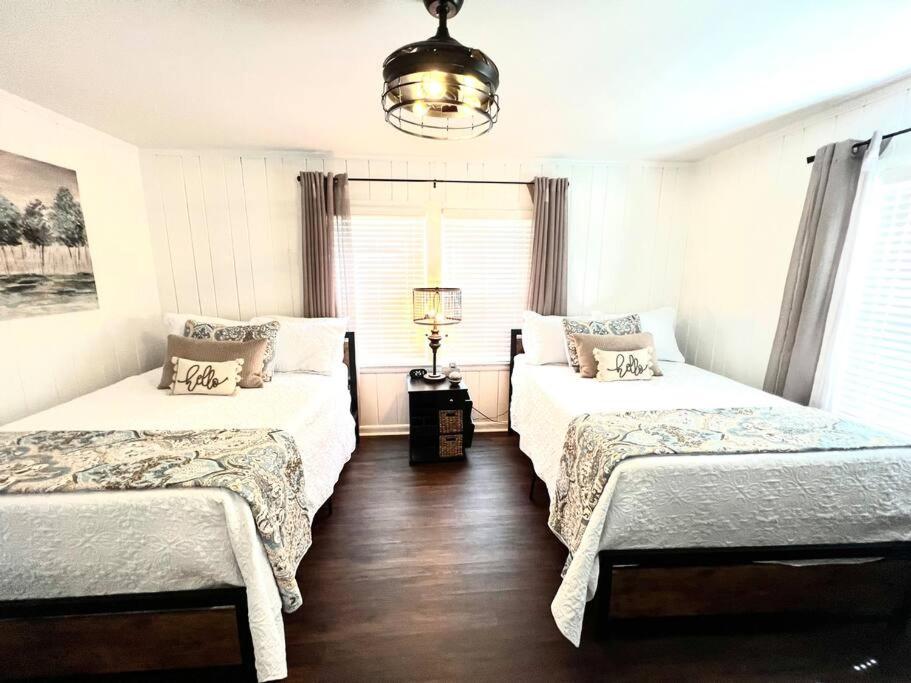 Farmhouse At The Quadruplex; Beautiful, Spacious - Housity