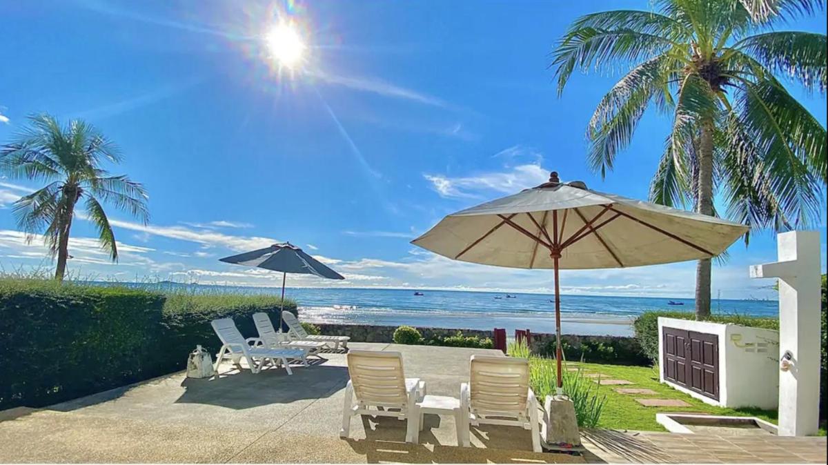 Absolute Beachfront villa - Housity