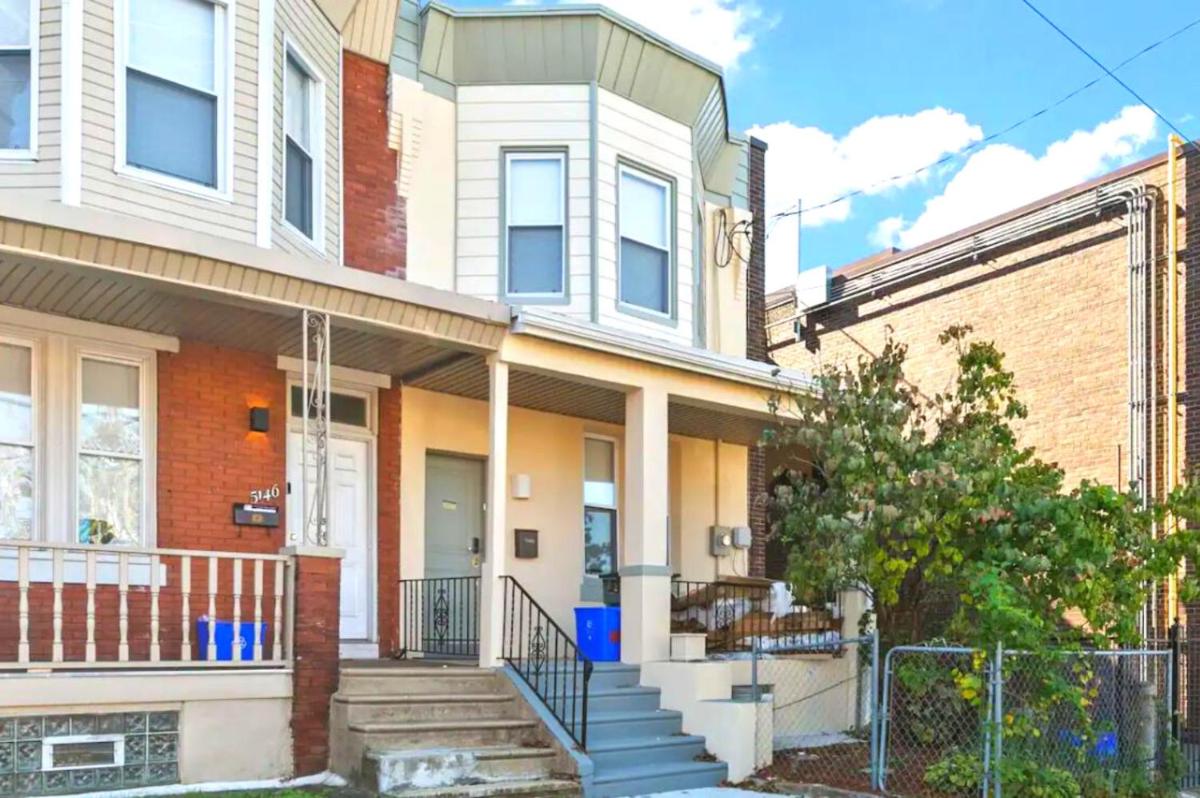 Retired Newly Renovated Guest Rooms near Transportation - Housity