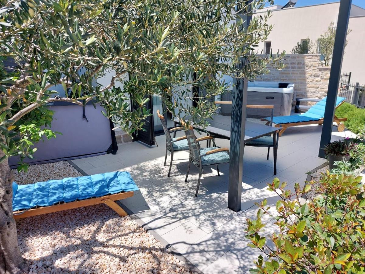 Boutique La Perla Jacuzzi - Housity