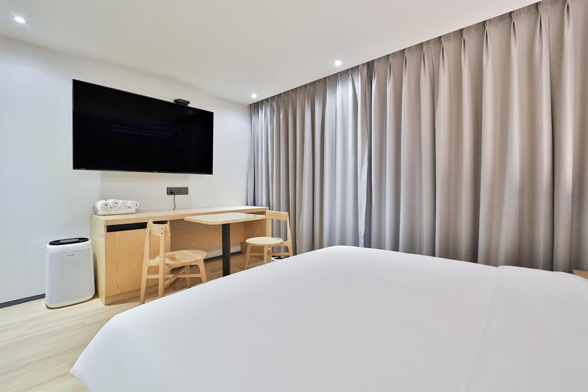 Custom Hotel - Hizvo