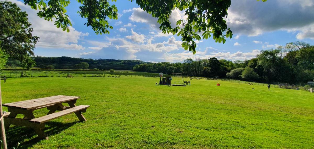 1 Glamping Tent with kitchen & electric on small family campsite, NO BEDDING SUPPLIED - Housity