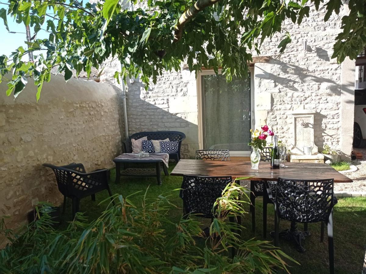 Les Charmes du Lac Gite Romantique avec jacuzzi privatif - Housity