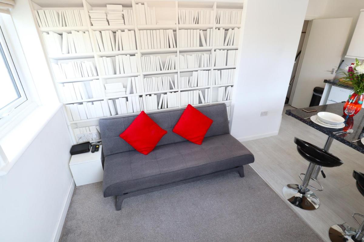 The Breeze Way - Housity
