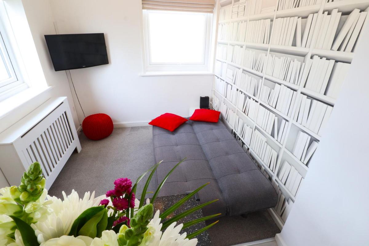 The Breeze Way - Housity