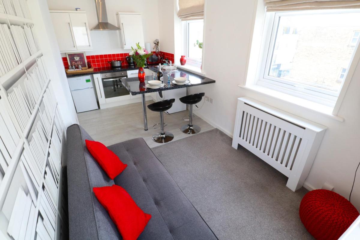 The Breeze Way - Housity