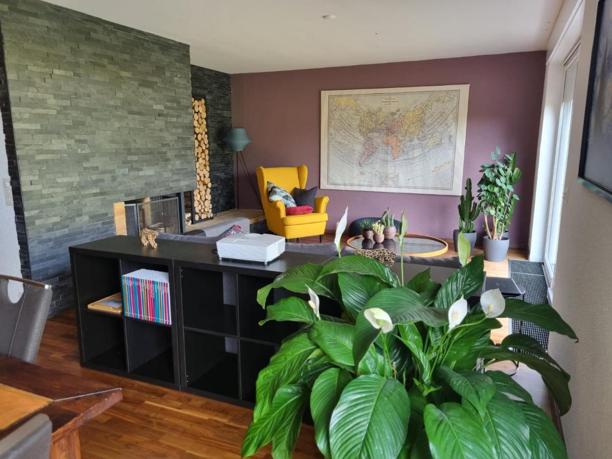 Chambre lumineuse dans une grande villa - Housity
