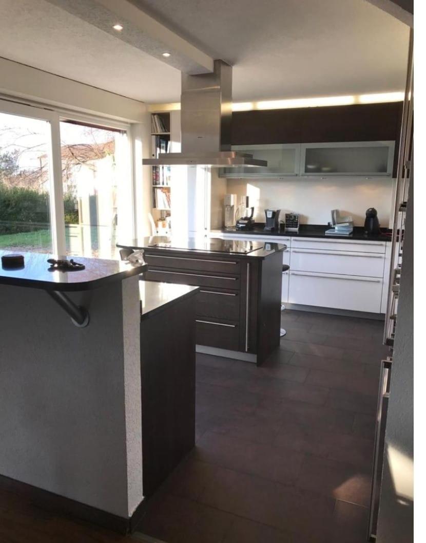 Chambre lumineuse dans une grande villa - Housity