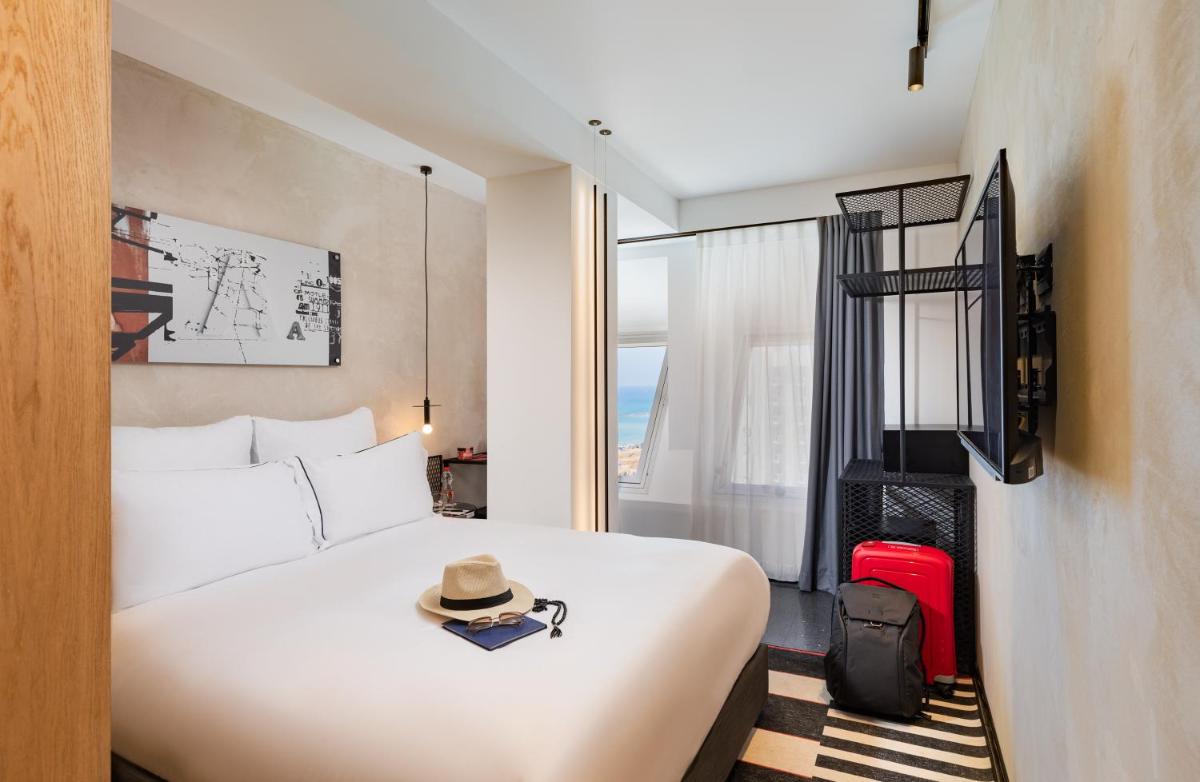Brown Brut Seafront Hotel, a member of Brown Hotels - Housity