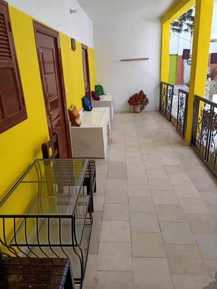 Suitetrails - KLEURRIJKE VAKANTIEWONING IN DAKAR, tropische tuin