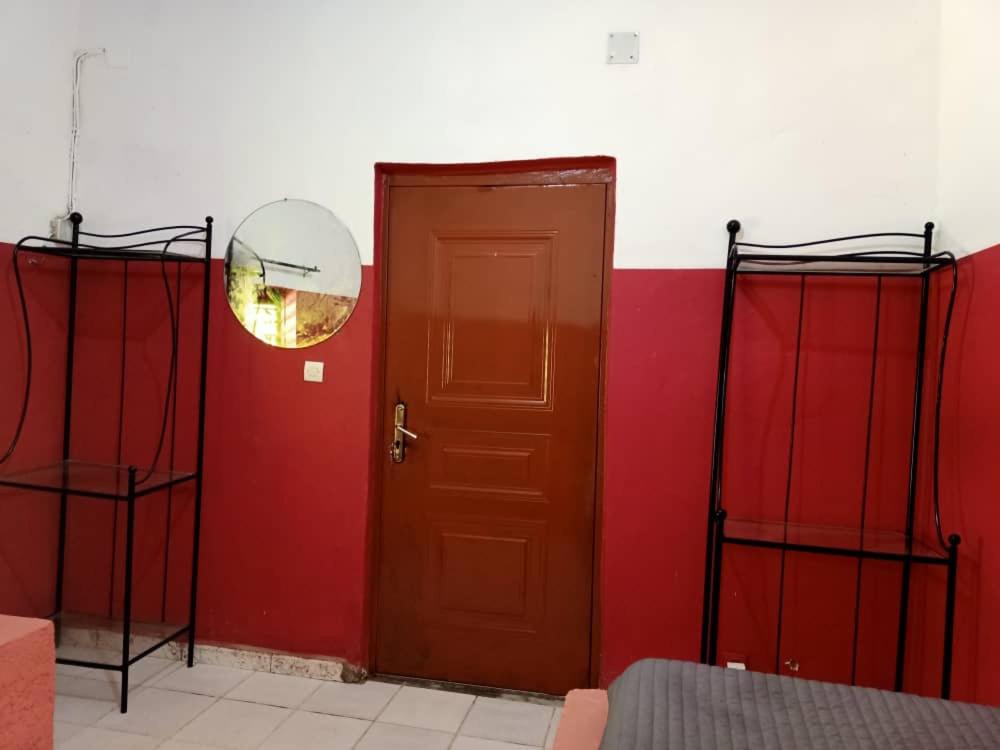 Suitetrails - KLEURRIJKE VAKANTIEWONING IN DAKAR, tropische tuin