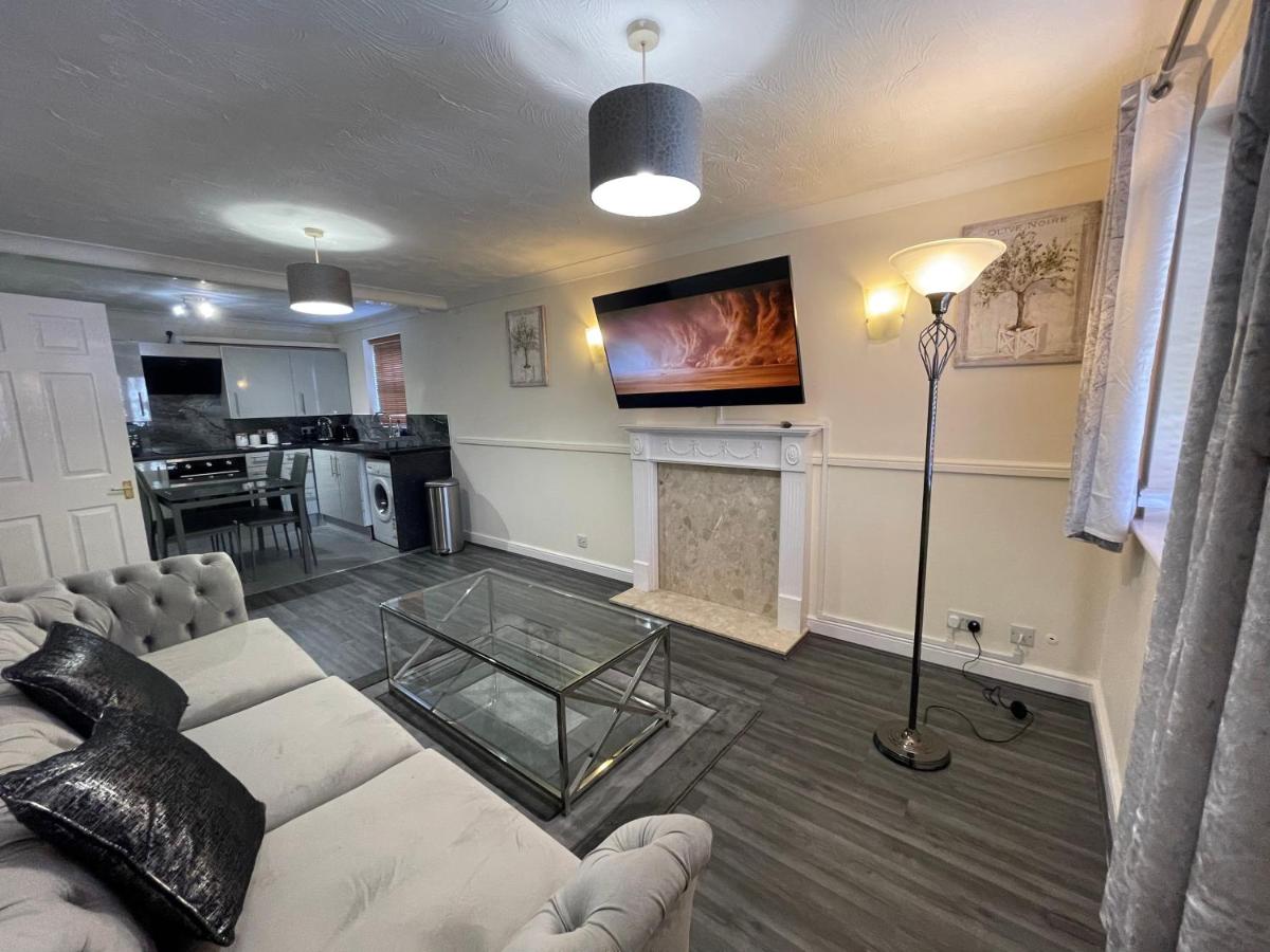 The Regency entire 1 bedroom Flat accomodation - Housity