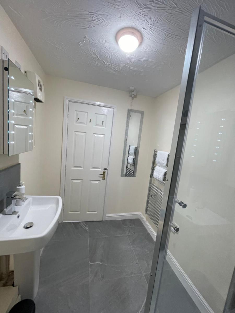 The Regency entire 1 bedroom Flat accomodation - Housity