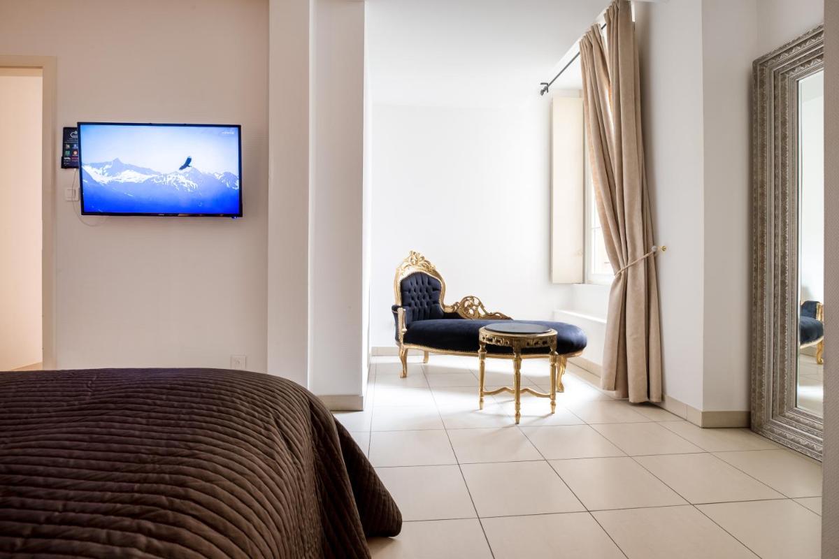 Travel Homes - The Ancienne Poste, Petite Venise - Housity