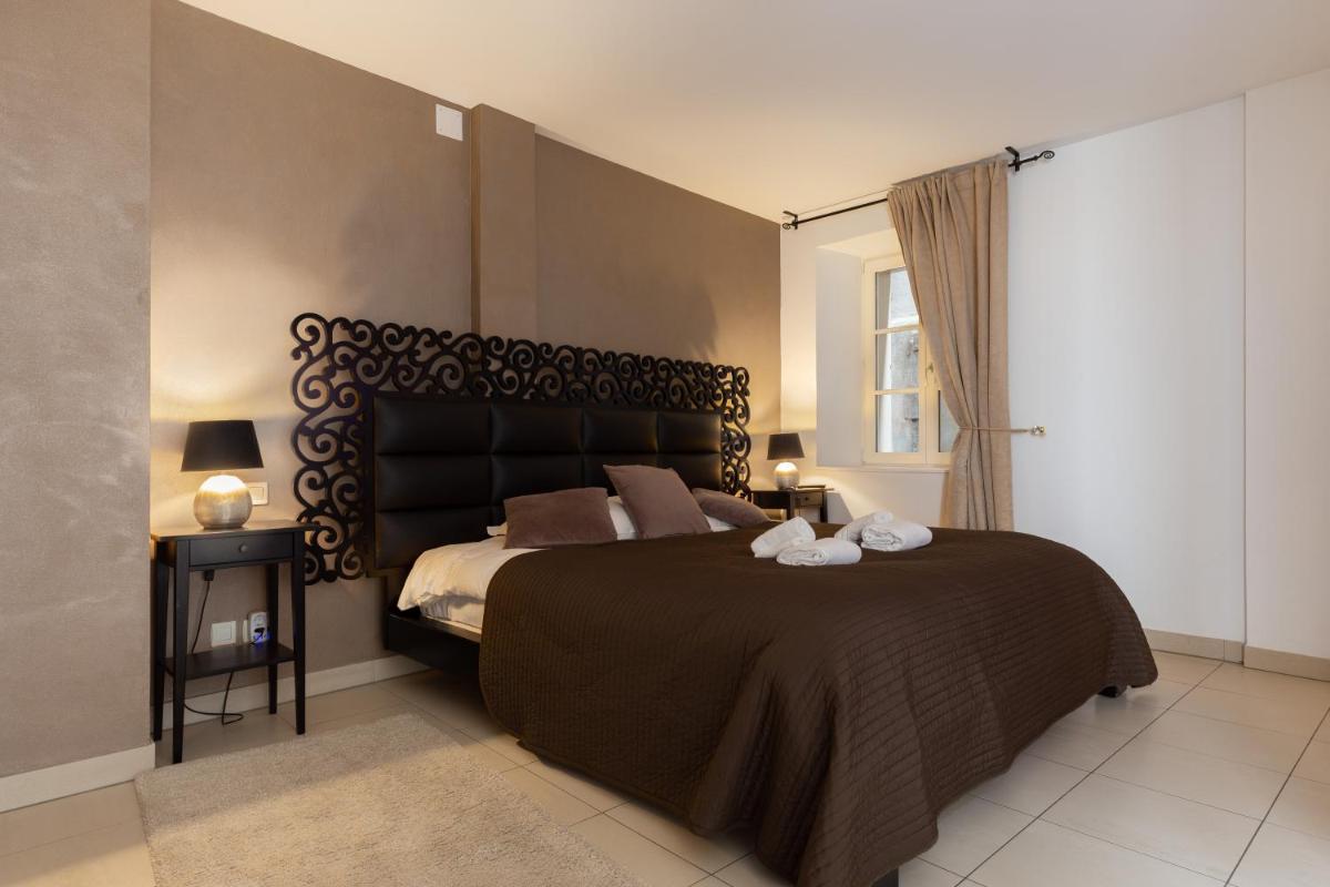 Travel Homes - The Ancienne Poste, Petite Venise - Housity