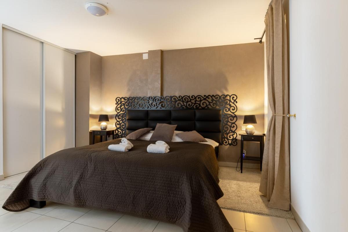 Travel Homes - The Ancienne Poste, Petite Venise - Housity