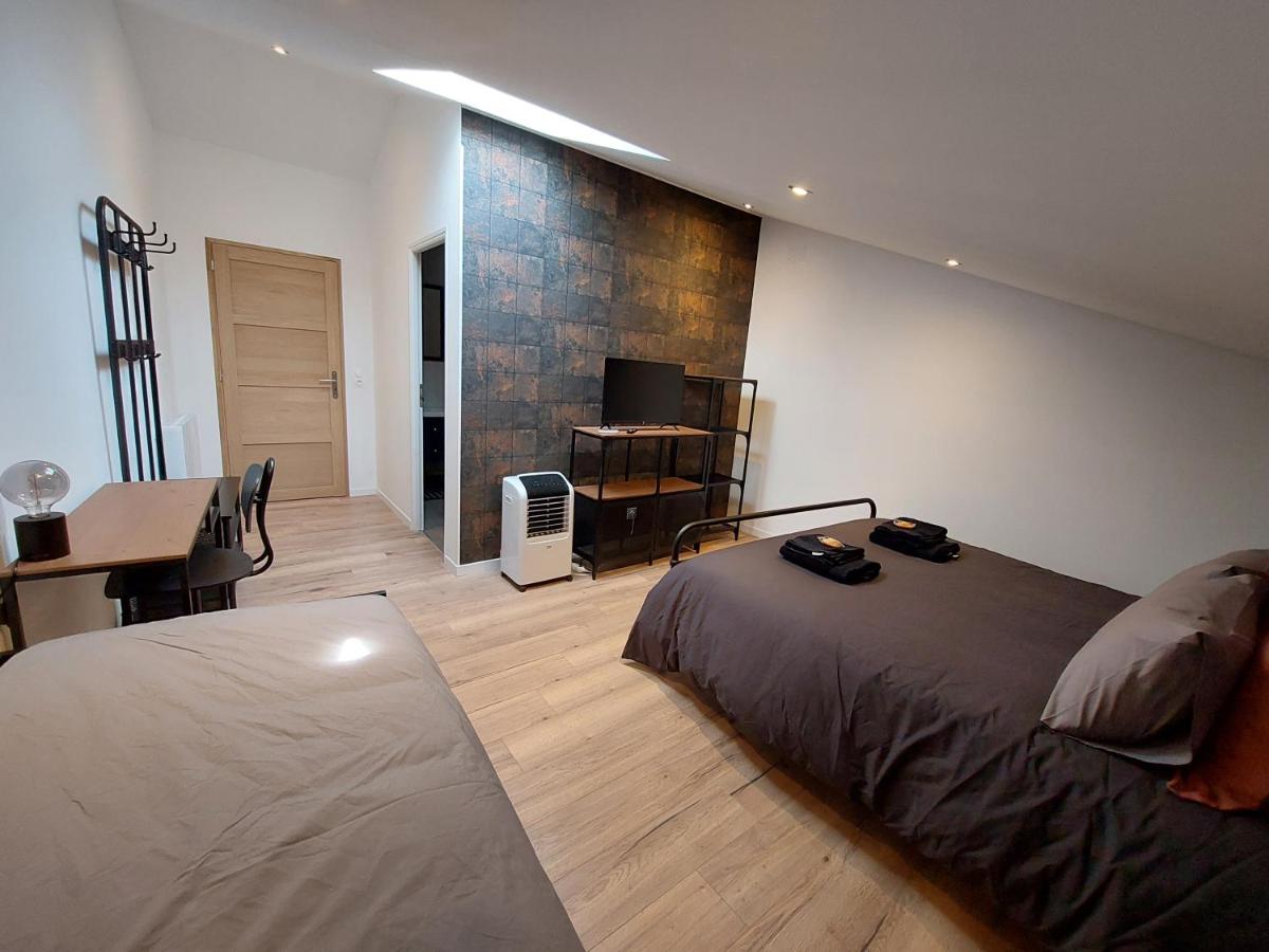 Emilie une nuit - 3 chambres au 2e étage - maison avec chats - Housity