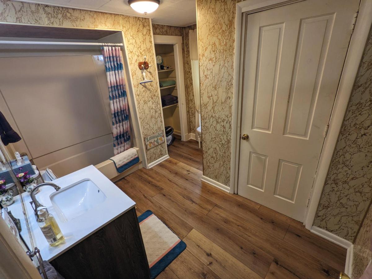 The Estate Loft in Downtown Milford - Housity