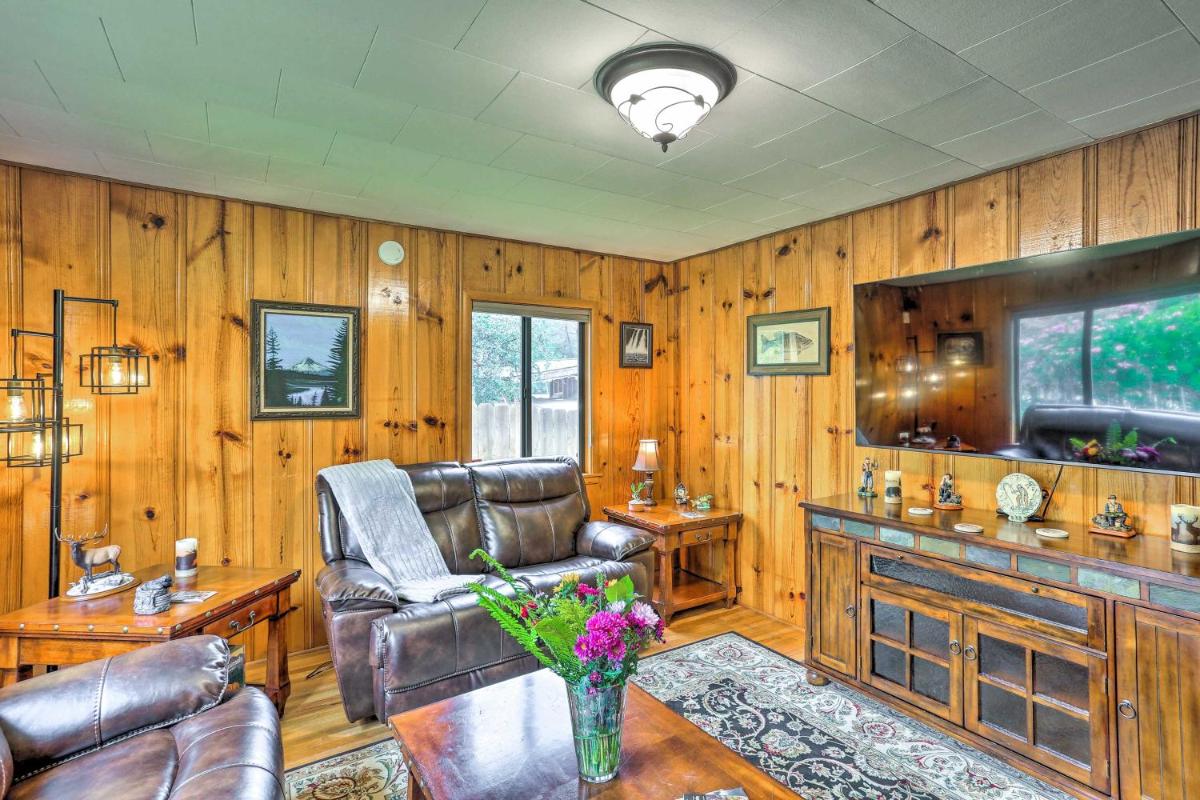Shasta Lake Escape Near Redding with Fire Pit! - Housity