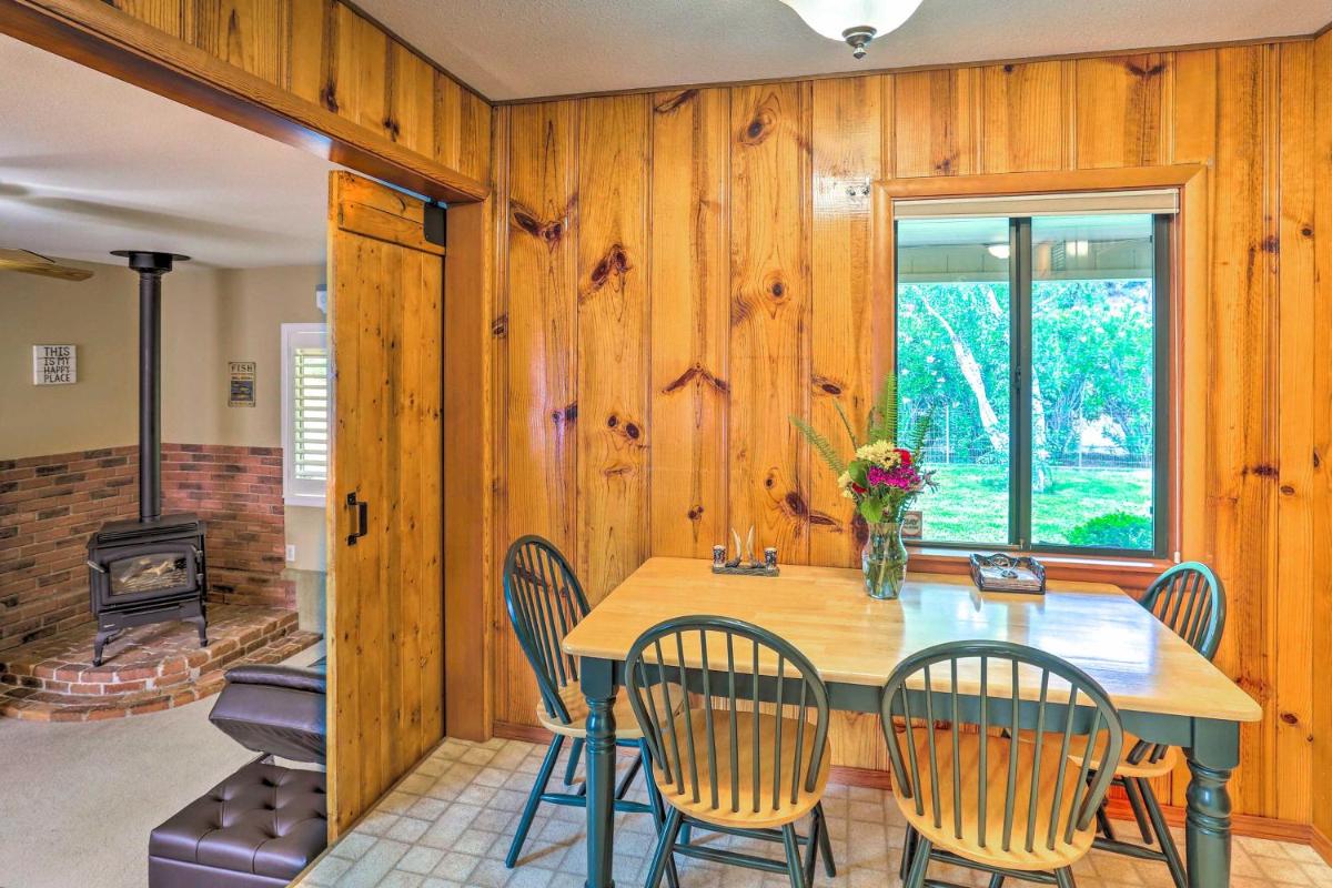 Shasta Lake Escape Near Redding with Fire Pit! - Housity