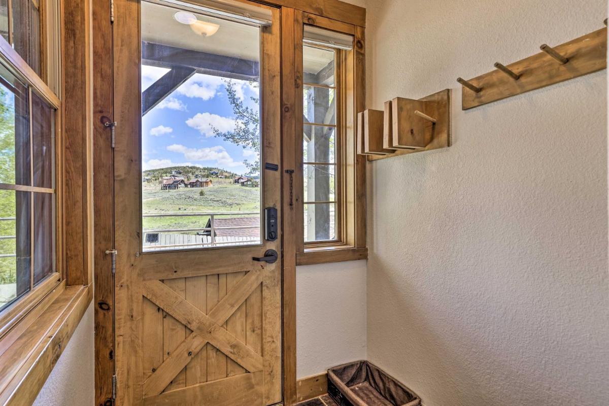 Idyllic Condo with Grill Less Than 1 Mi to Granby Ranch - Housity