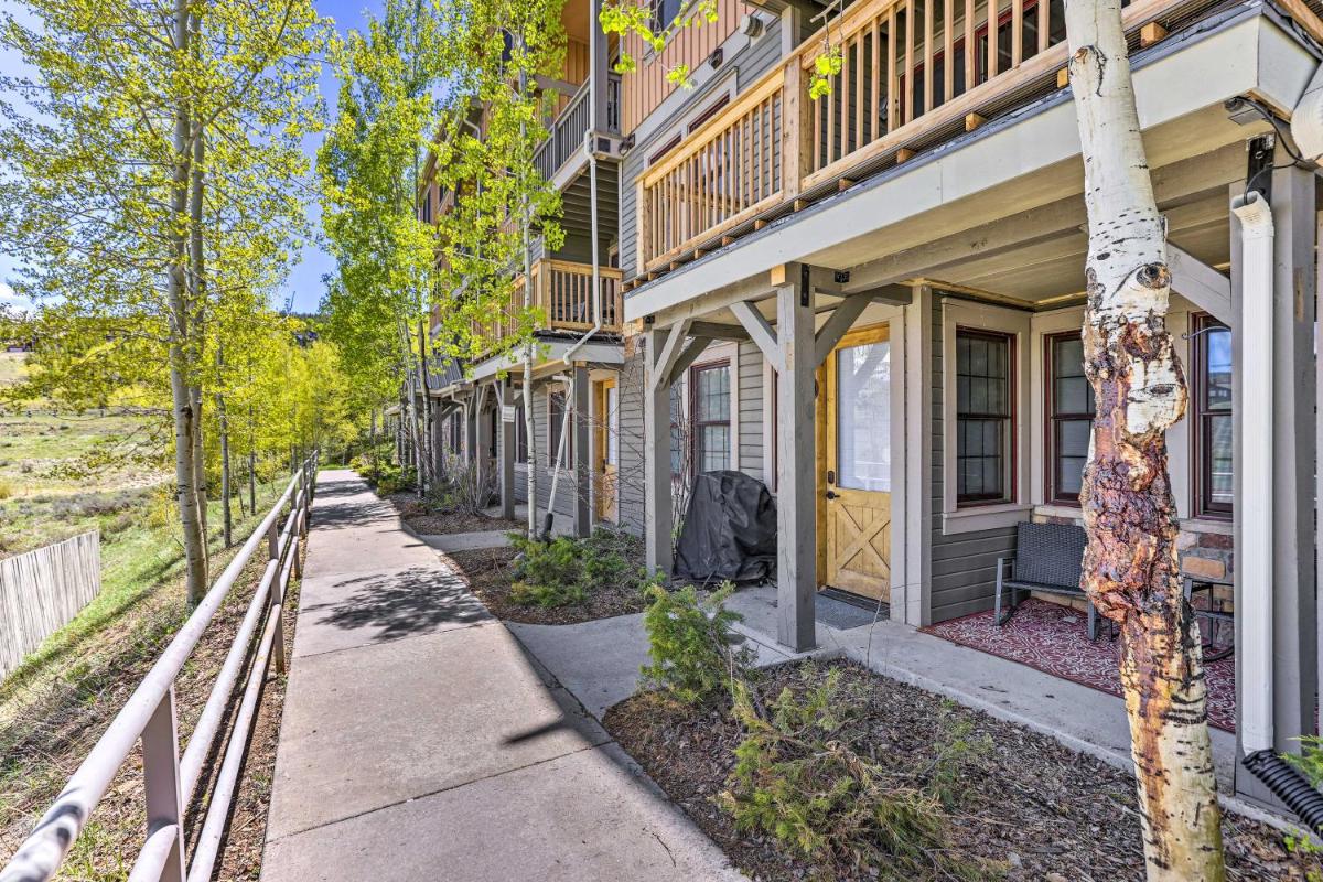 Idyllic Condo with Grill Less Than 1 Mi to Granby Ranch - Housity