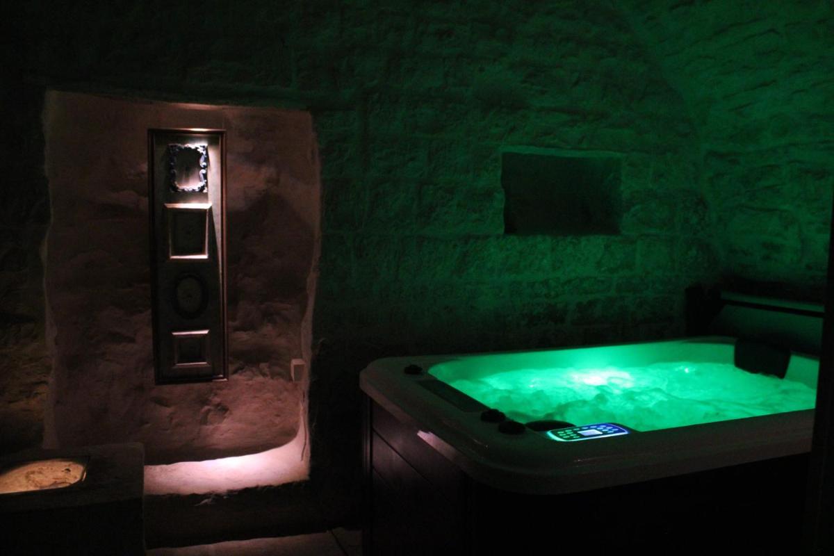 Albergo Diffuso Dimora Rossi B&B - Housity