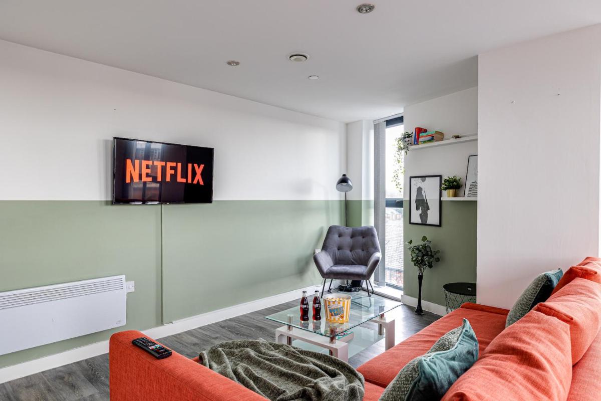 Stunning 2 bed apt with free parking close to CC - Housity