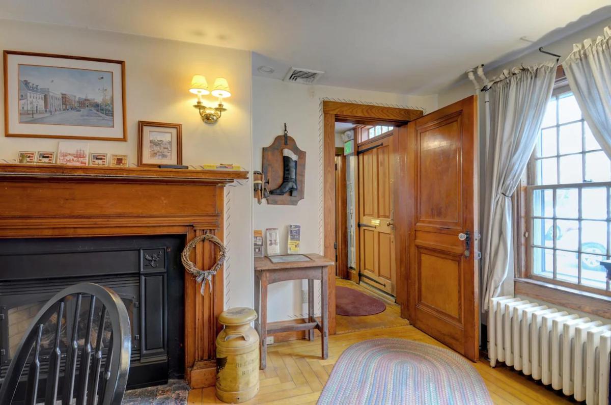 Melville House Newport - Housity