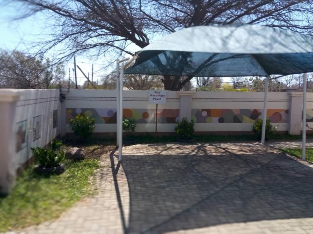 Suitetrails - Chiloto Guest House