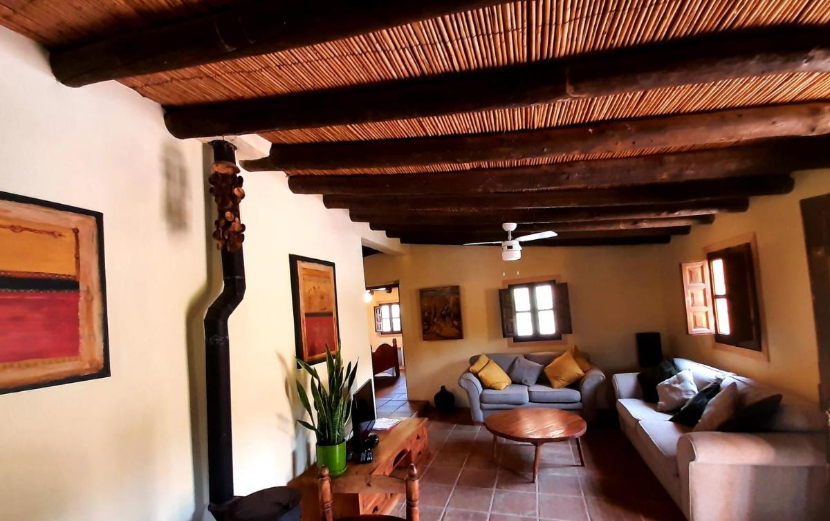 Los Montes Traditional Casa with private pool - Housity