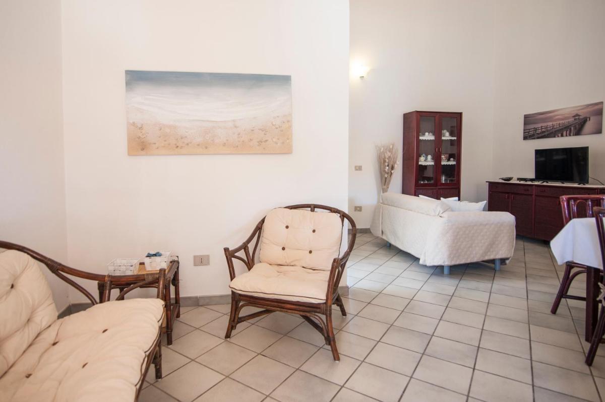 [MANDRIOLA-SURF PARADISE 2] House 50m from the sea - Housity