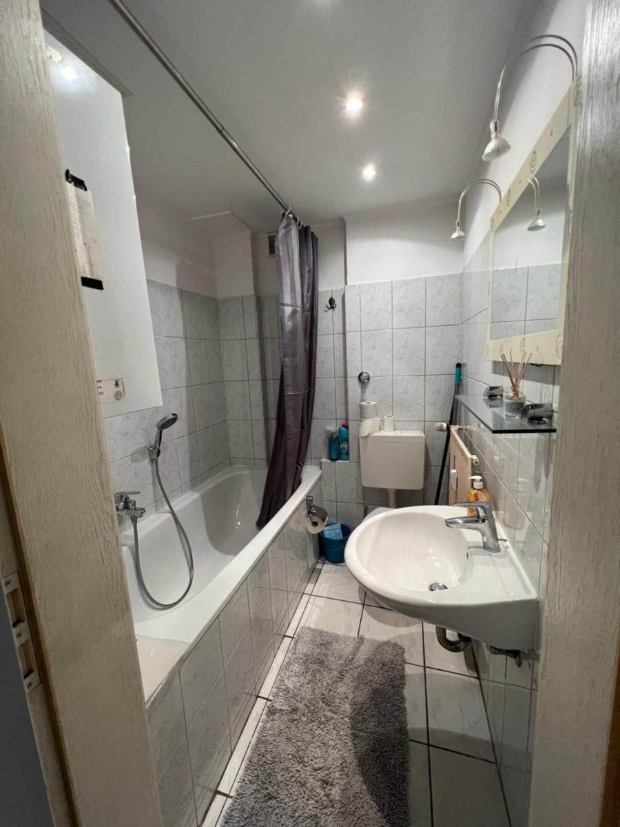 Suitetrails - Gemütlich eingerichtete 2-Zimmer Wohnung in Duisburg Meiderich