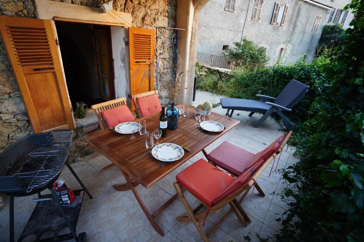 Typical house in the mountains, 10mn from the sea - Housity