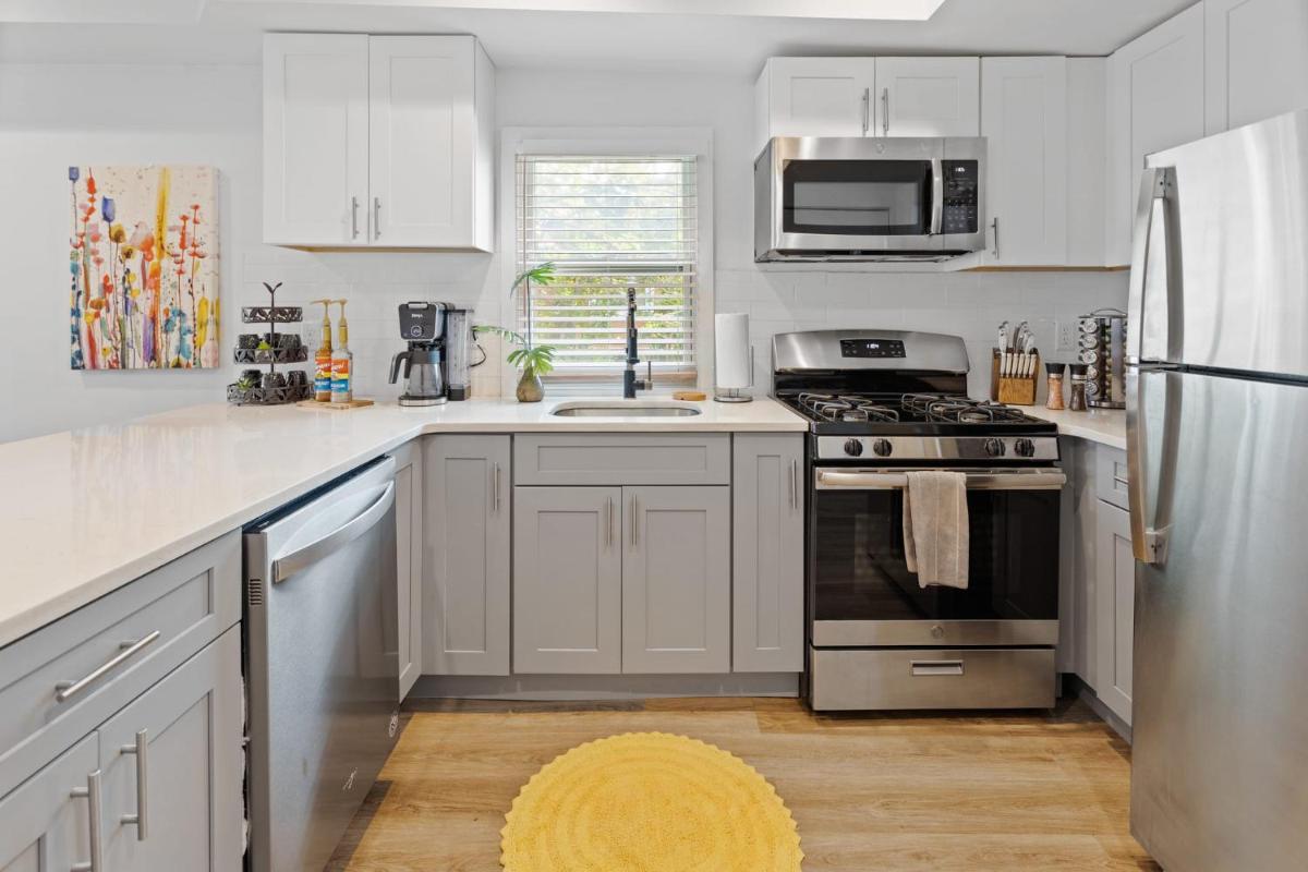 Renovated 4BR Atlantic City Beach House Water View - Housity