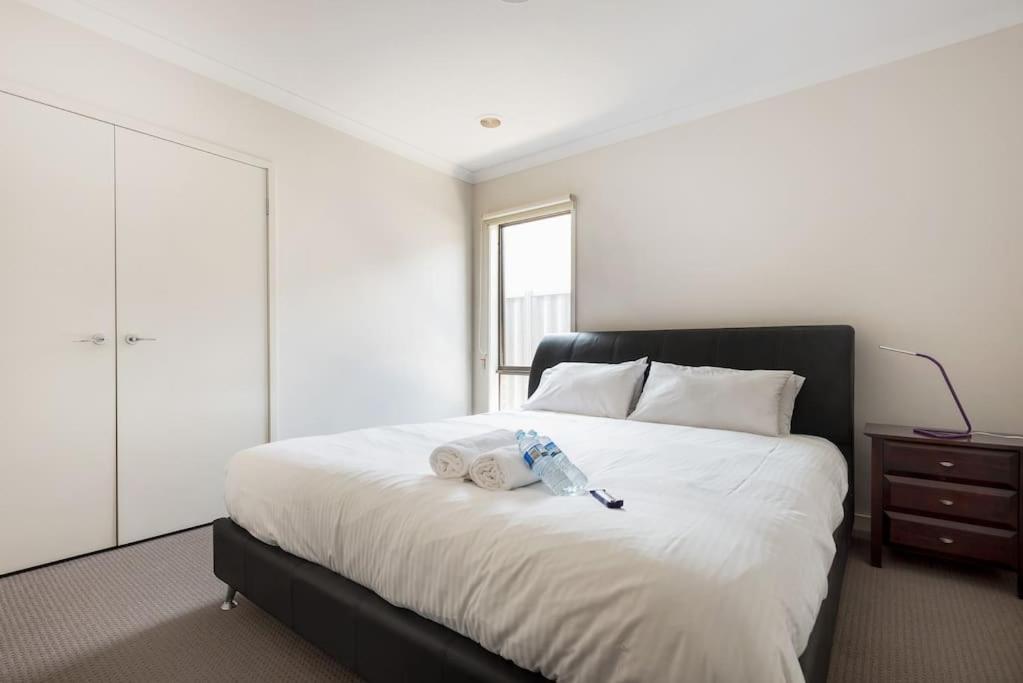 Holiday Rental 6 KING BD 12PPL - Housity