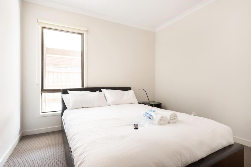 Holiday Rental 6 KING BD 12PPL - Housity