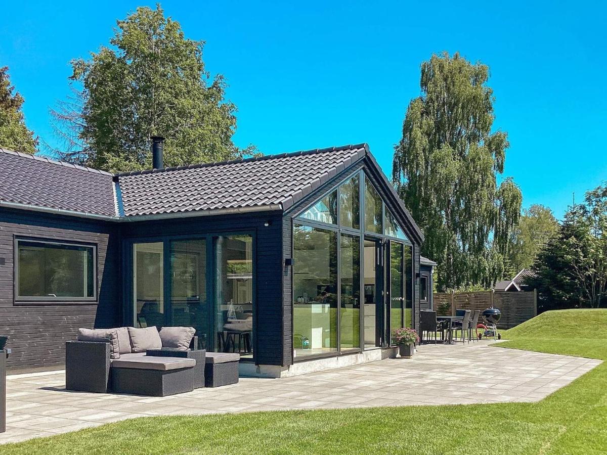 12 person holiday home in Idestrup - Housity