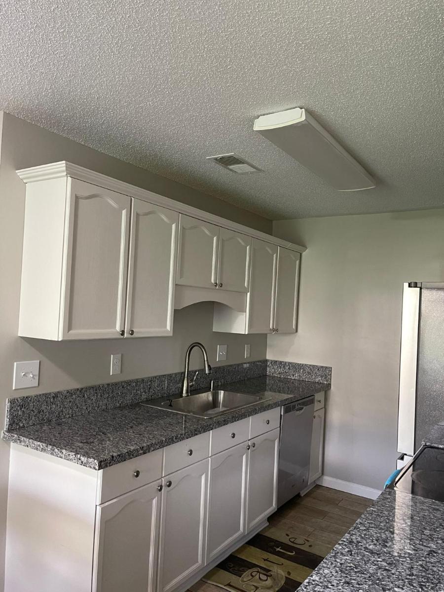Newly remodeled 5 BR in North -Central Memphis - Housity