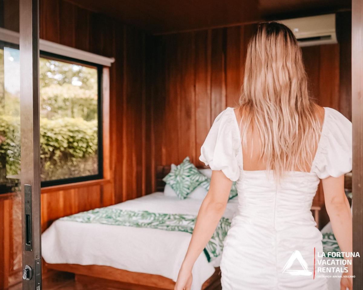 Romantic Bungalow la Paz in la Fortuna Private Jacuzzi - Housity