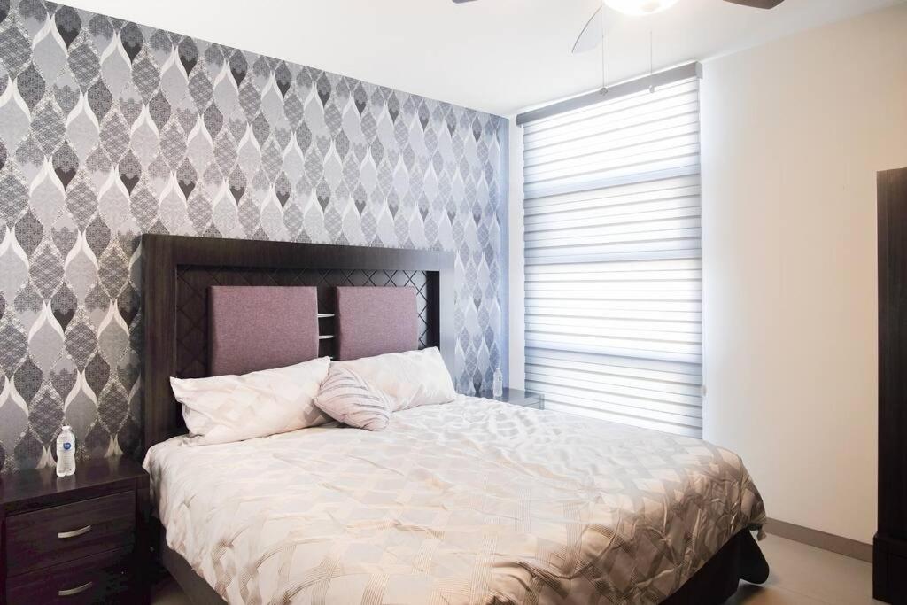 New House / VIP / 1 Block to the Beach - Housity