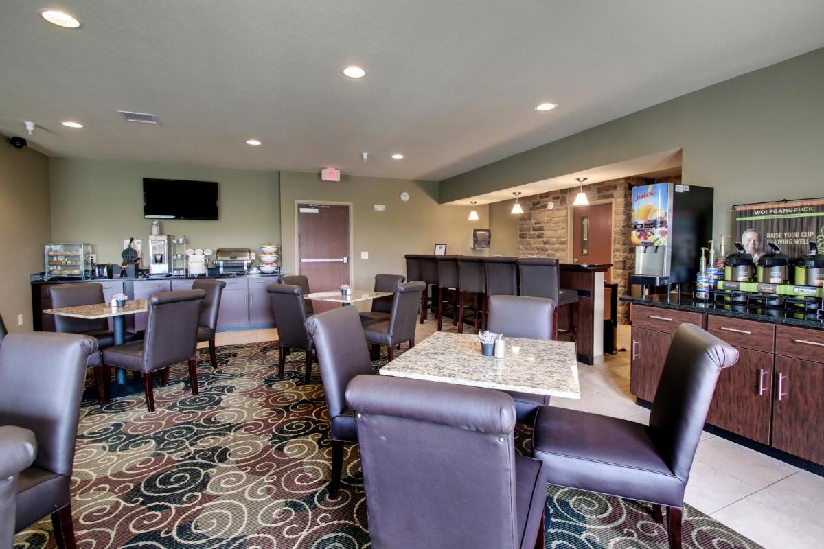Cobblestone Inn & Suites - Avoca - Housity