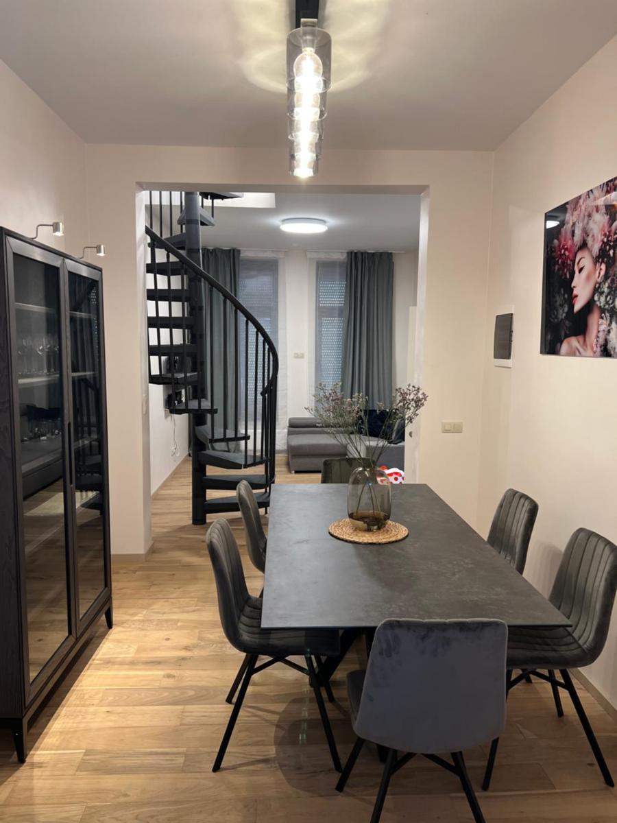 Exclusive two-level apartment with private terrace on the canal Brussels - Housity