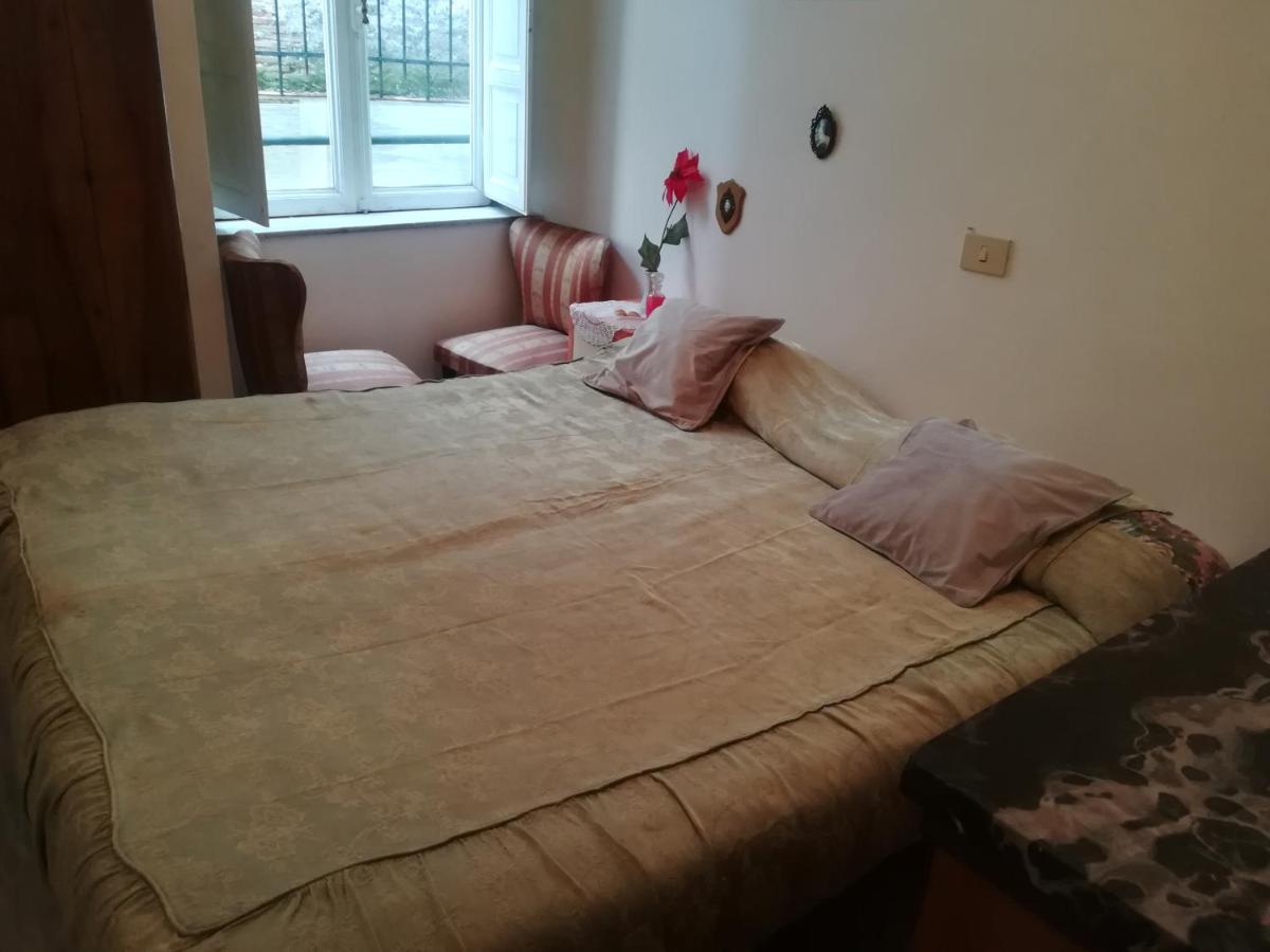 Vintage old apartment in Castel di Tora - Housity