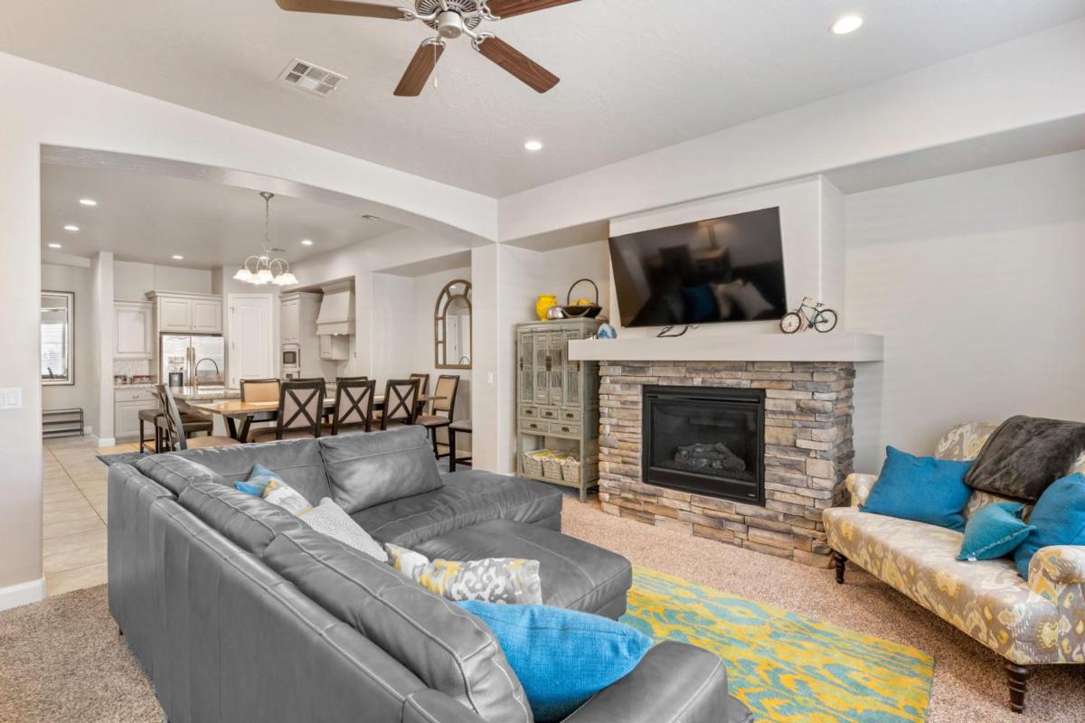 Coral Escape - Housity