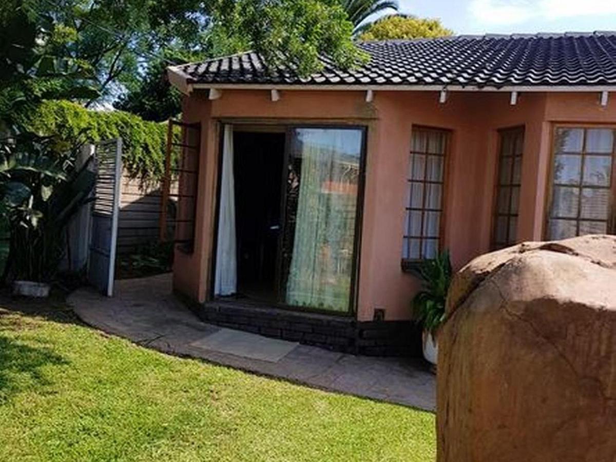 Garden Cottage - Housity